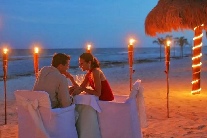 Honeymoon in Bali – Candlelight Dinner by the Beach