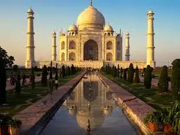 Does golden triandle includes taj mahal